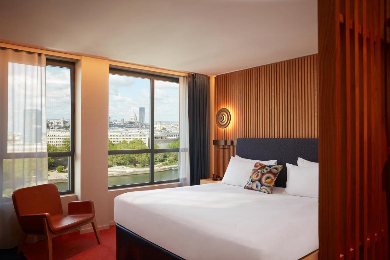 So/ Paris Hotel מראה חיצוני תמונה A bedroom at the hotel