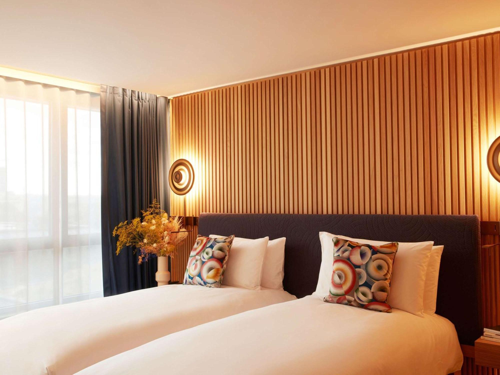 So/ Paris Hotel מראה חיצוני תמונה A room at the hotel