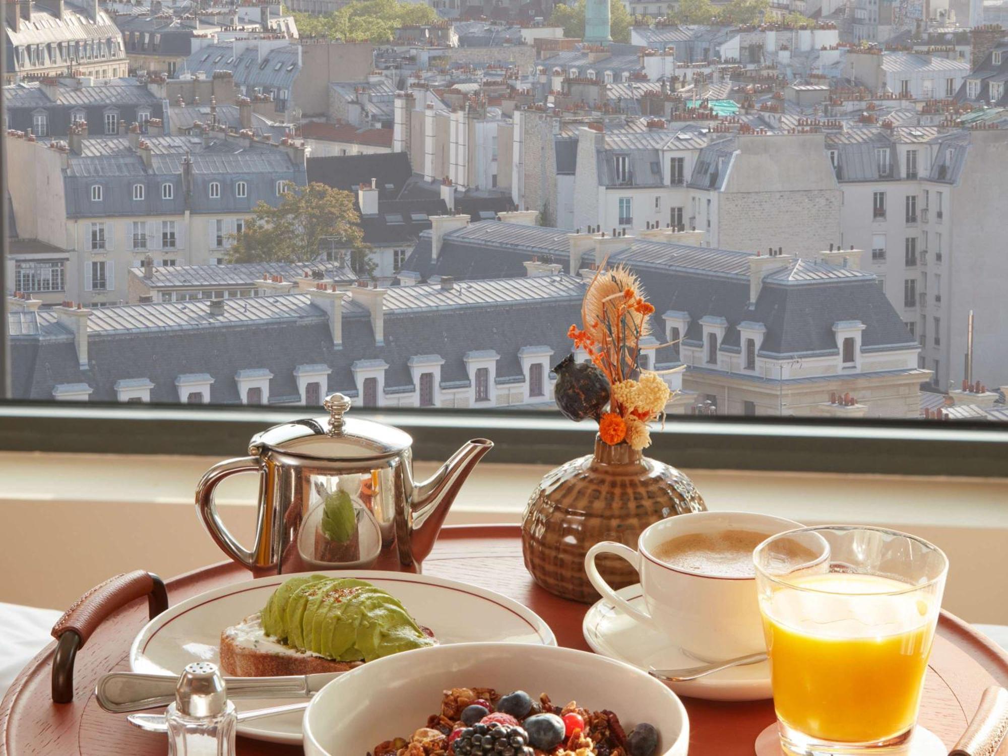 So/ Paris Hotel מראה חיצוני תמונה Breakfast at the Hotel