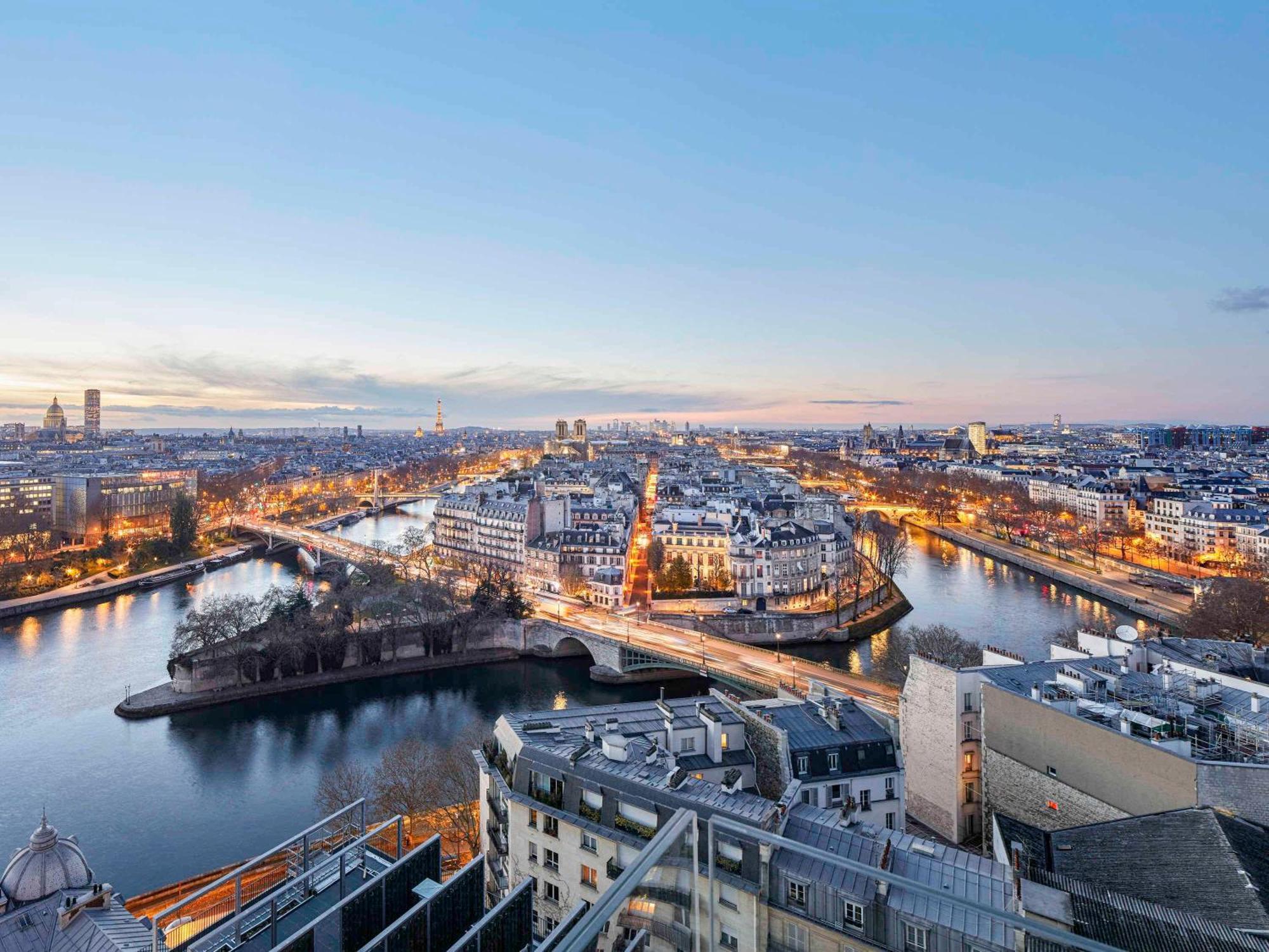 So/ Paris Hotel מראה חיצוני תמונה View of the Seine from the 14th arrondissement
