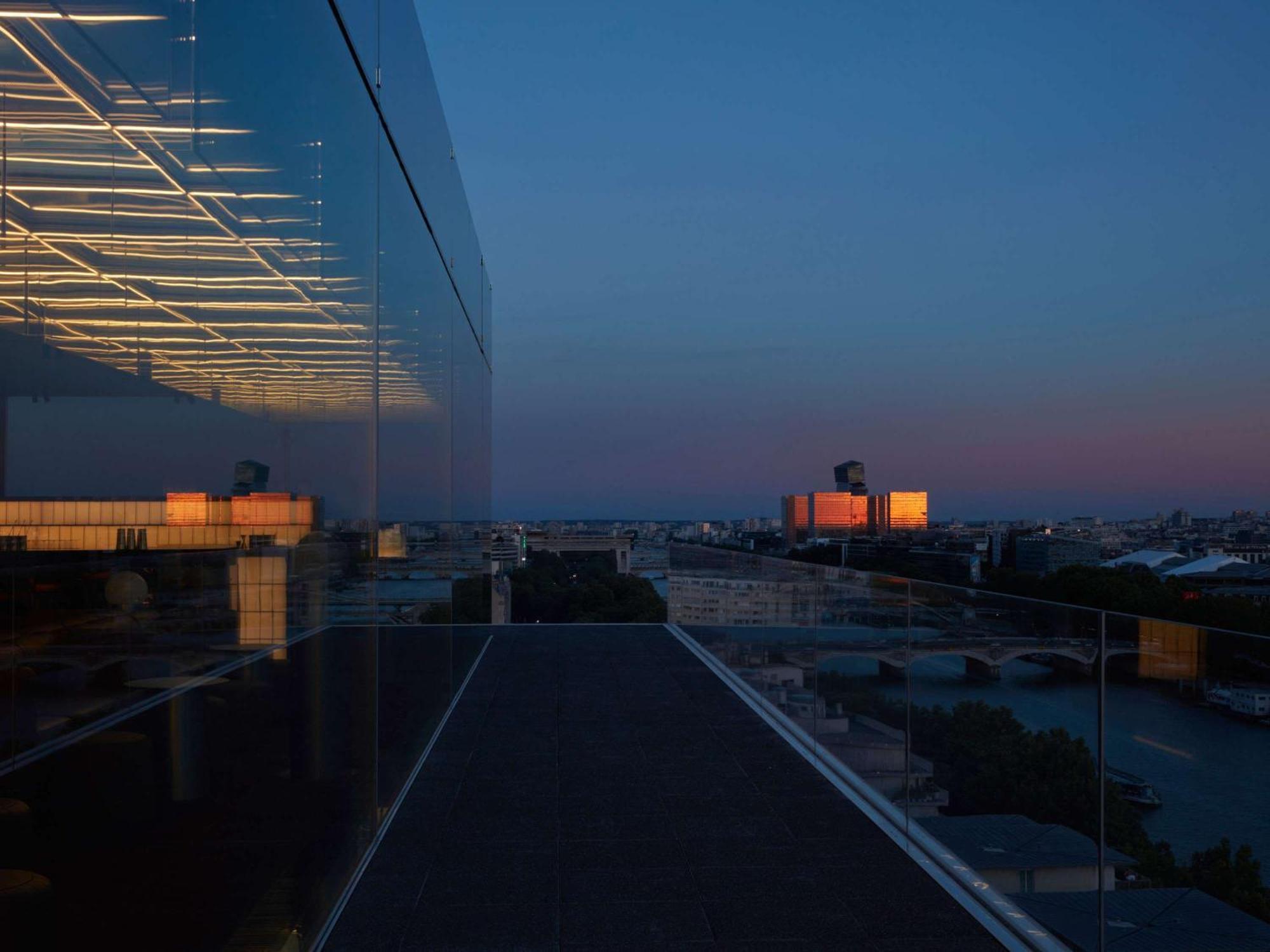 So/ Paris Hotel מראה חיצוני תמונה View from the top of the building