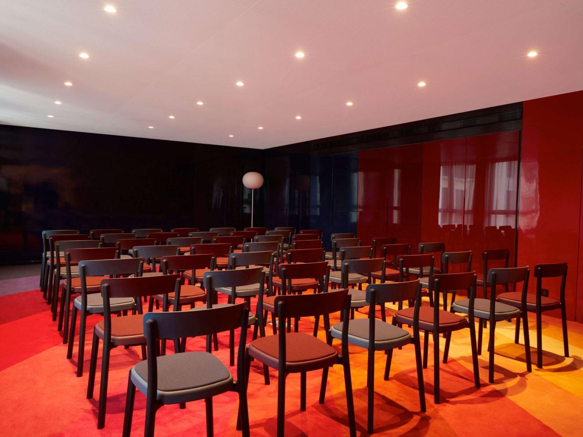 So/ Paris Hotel מראה חיצוני תמונה The Red Room
