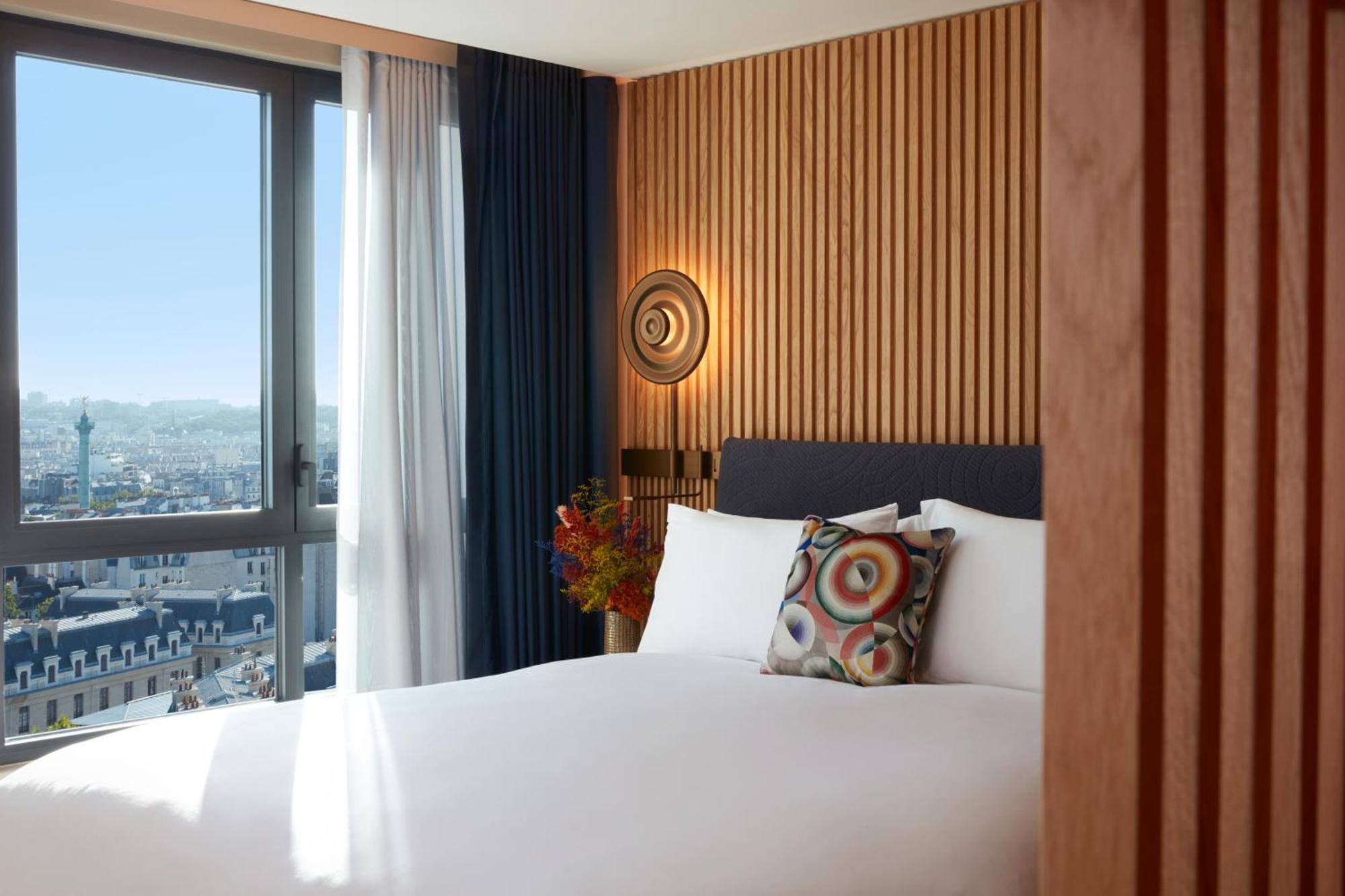 So/ Paris Hotel מראה חיצוני תמונה A bedroom at the hotel